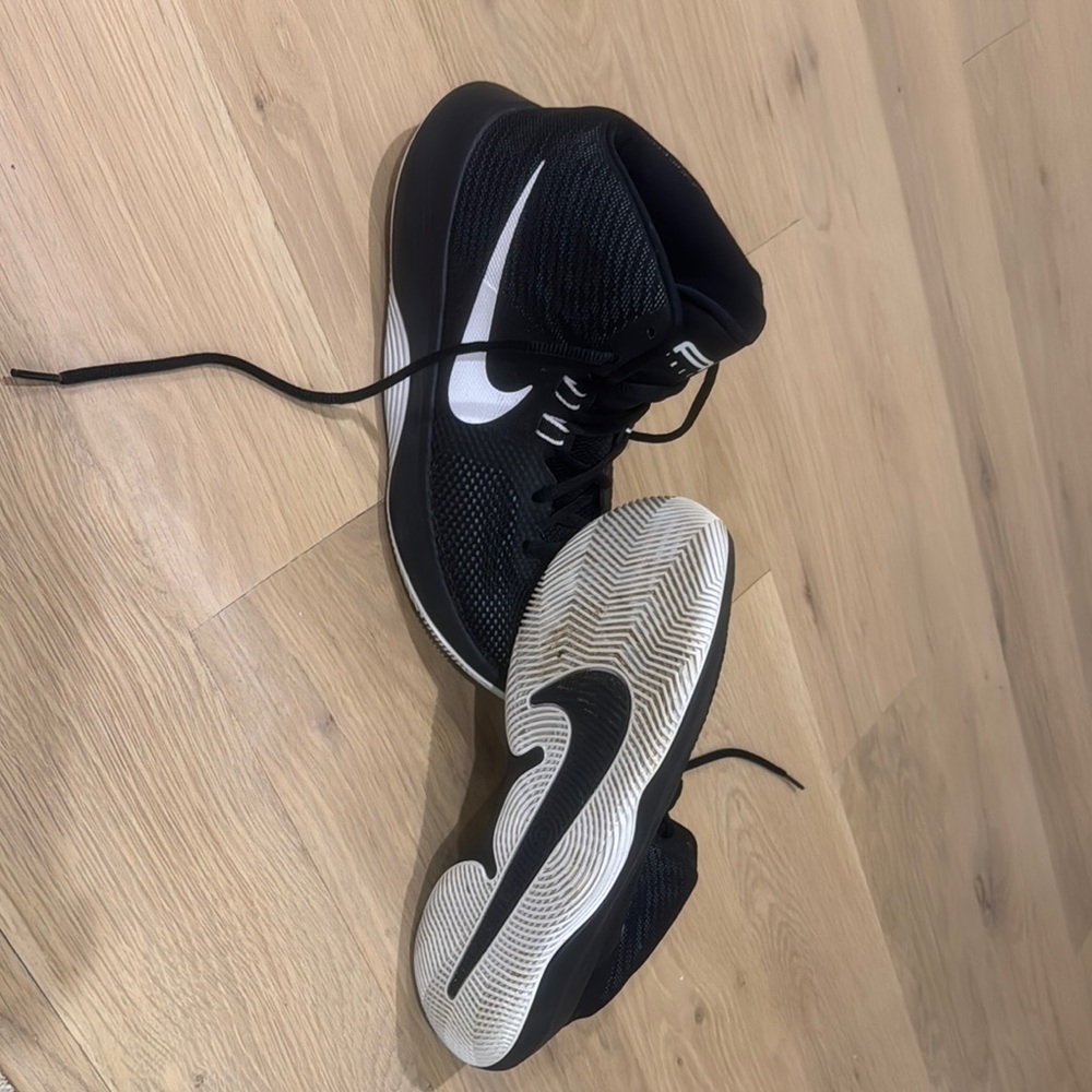Nike Black and White Basketball Shoes like new